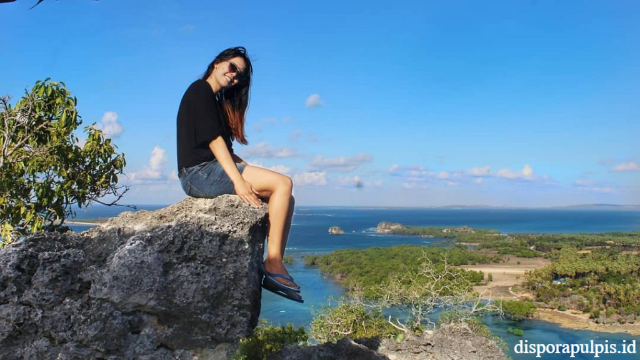Pemandangan Menakjubkan di Bukit Mando’o Pulau Rote