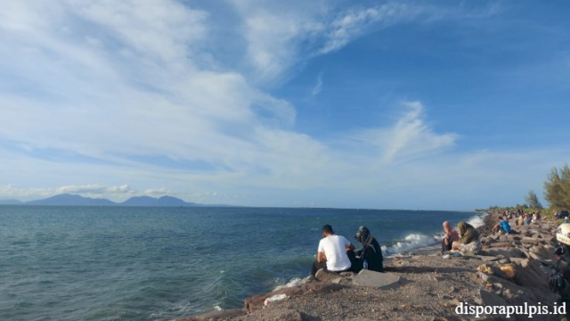 Keindahan Pantai Ulee Lheue Aceh Yang Bersejarah