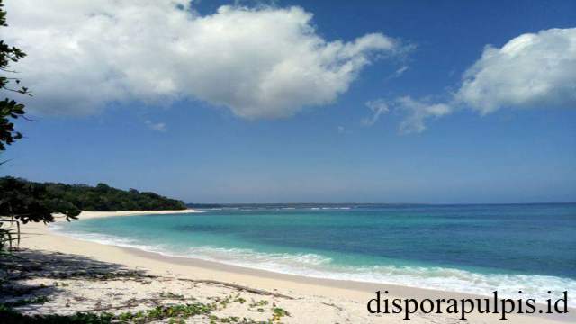 Menyelami Keindahan Alam Pantai Plengkung