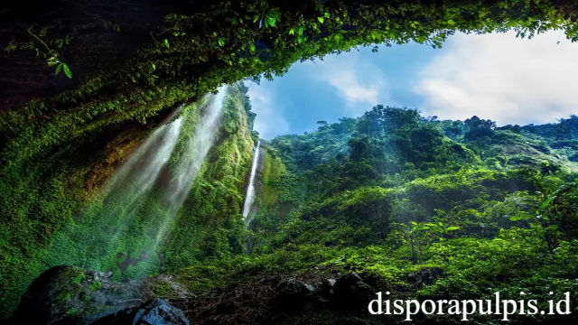 Air Terjun Madakaripura: Jejak Sejarah dan Surga Tersembunyi